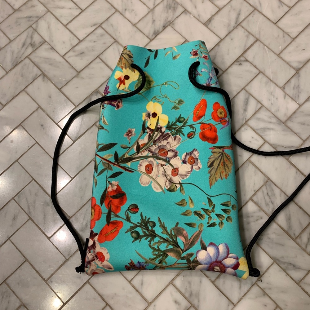 Triangle draw string bag - Picture 2 of 2